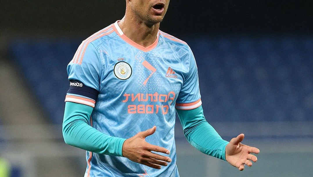 Santiago González ở Olympiacos: Khi một huấn luyện viên mới viết lại thứ tự trên hàng công