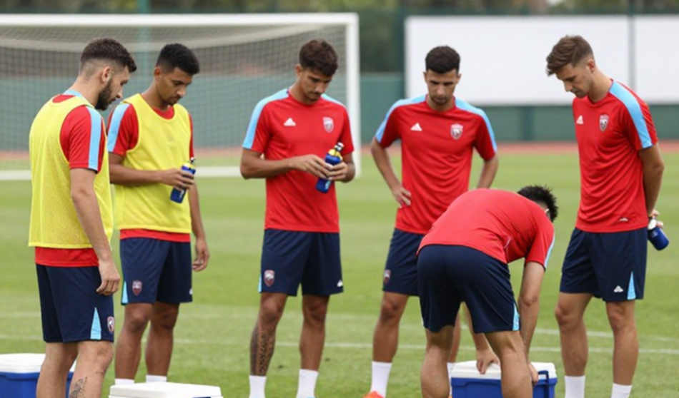 Ribamar gỡ hòa sau bốn phút, Viettel mở màn AFC Champions League Two bằng một điểm tại Hàng Đẫy Ribamar gỡ hòa sau bốn phút, Viettel mở màn AFC Champions League Two bằng một điểm tại Hàng Đẫy