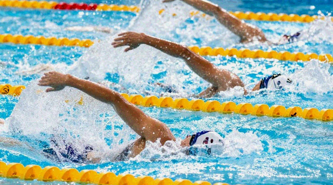 Yusei Imaizumi phá kỷ lục thế giới trẻ 100m bơi ngực ngắn cự ly 56.35 giây tại giải quốc gia học sinh Niigata, Nhật Bản dẫn đầu thế hệ vàng bơi lội